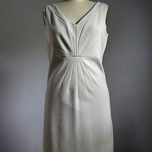 Adrienne Vittadini Sleevless v-neck sheath dress